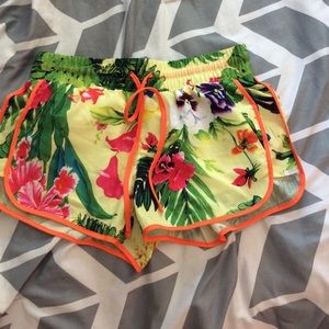 Adorable Hawaiian shorts, WITH POCKETS!!! 😍